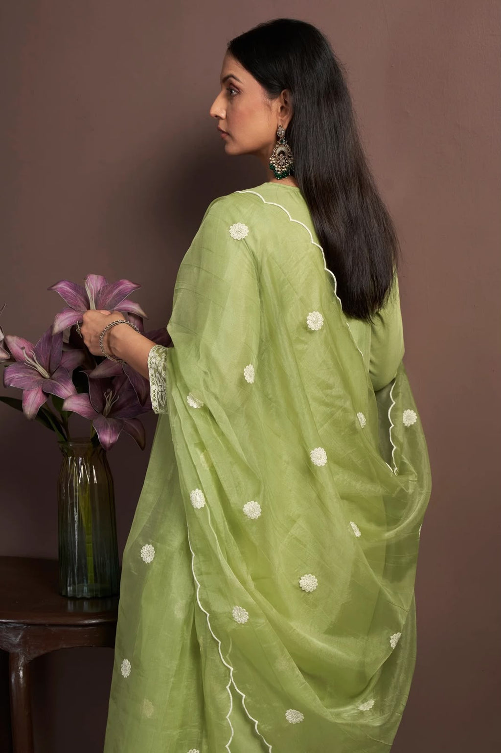 Women's Green Embroidered Cotton Blend Straight Kurta Set