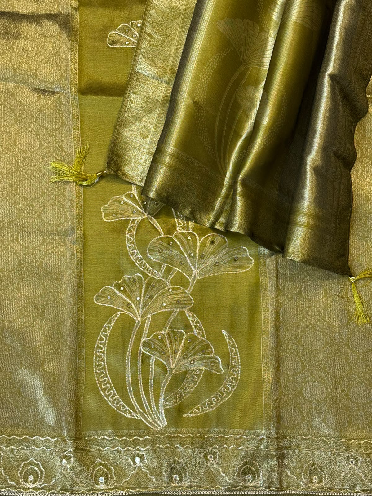 Giraffe Silk Suit with Lily Flower Embroidery