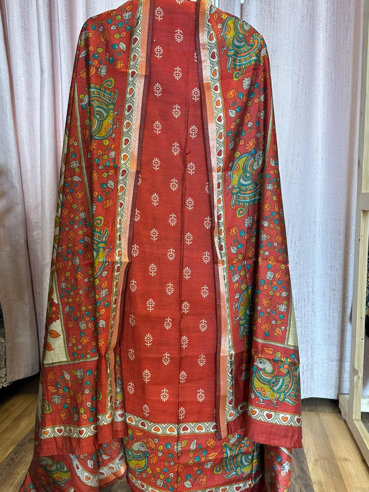 Elegant Maheshwari Silk Suit – Timeless Traditional Elegance