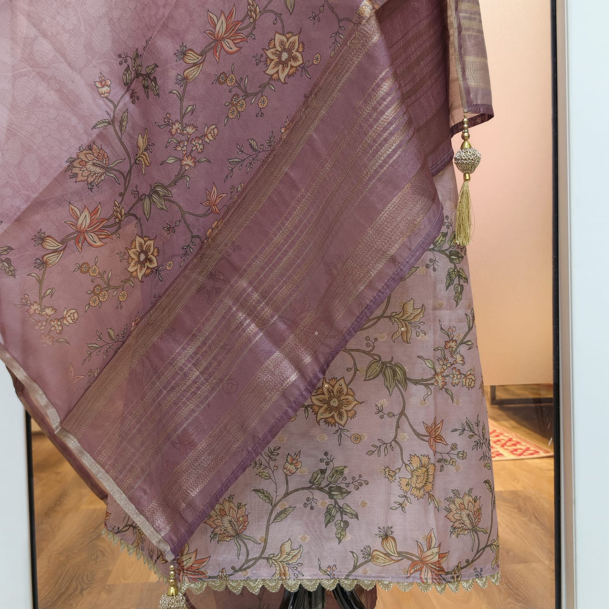 Elegant Organza Suit with Exquisite Neckline Embroidery