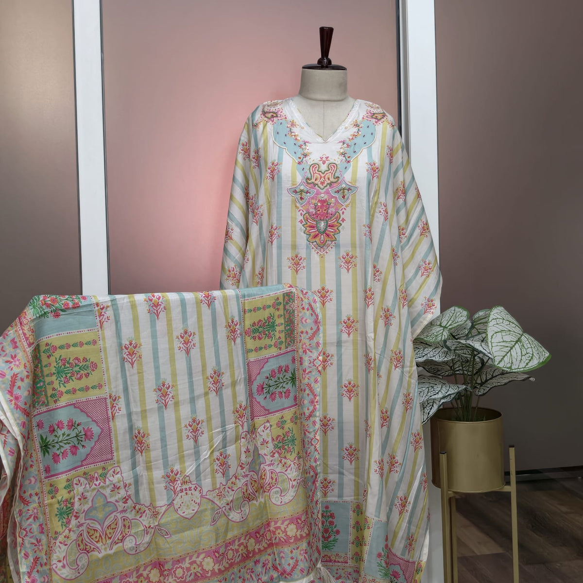 Elegant Masleen Suit – Graceful & Timeless Ethnic Wear