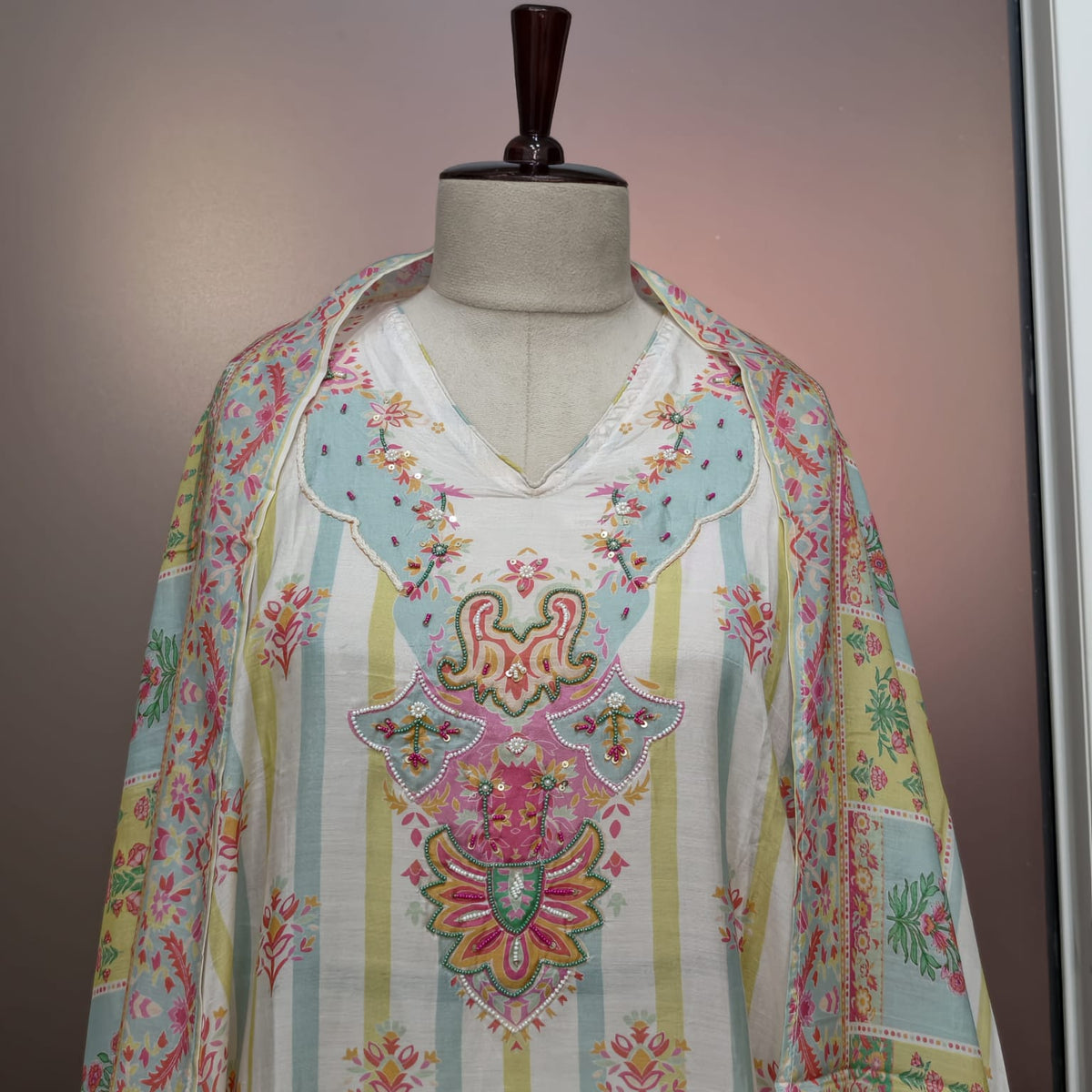 Elegant Masleen Suit – Graceful & Timeless Ethnic Wear