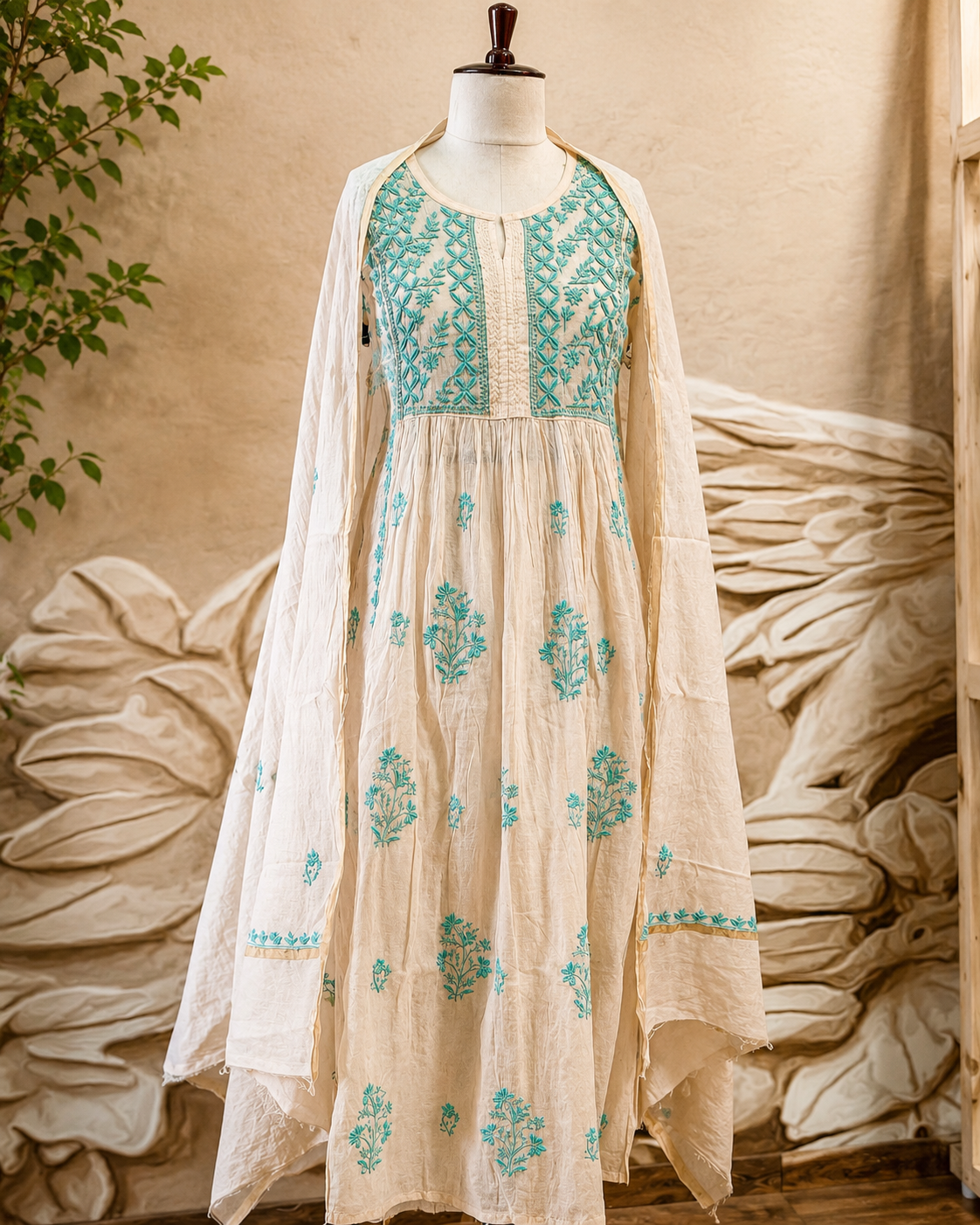 Chikankari Nayra cut