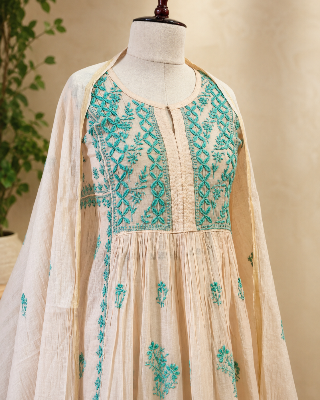 Chikankari Nayra cut
